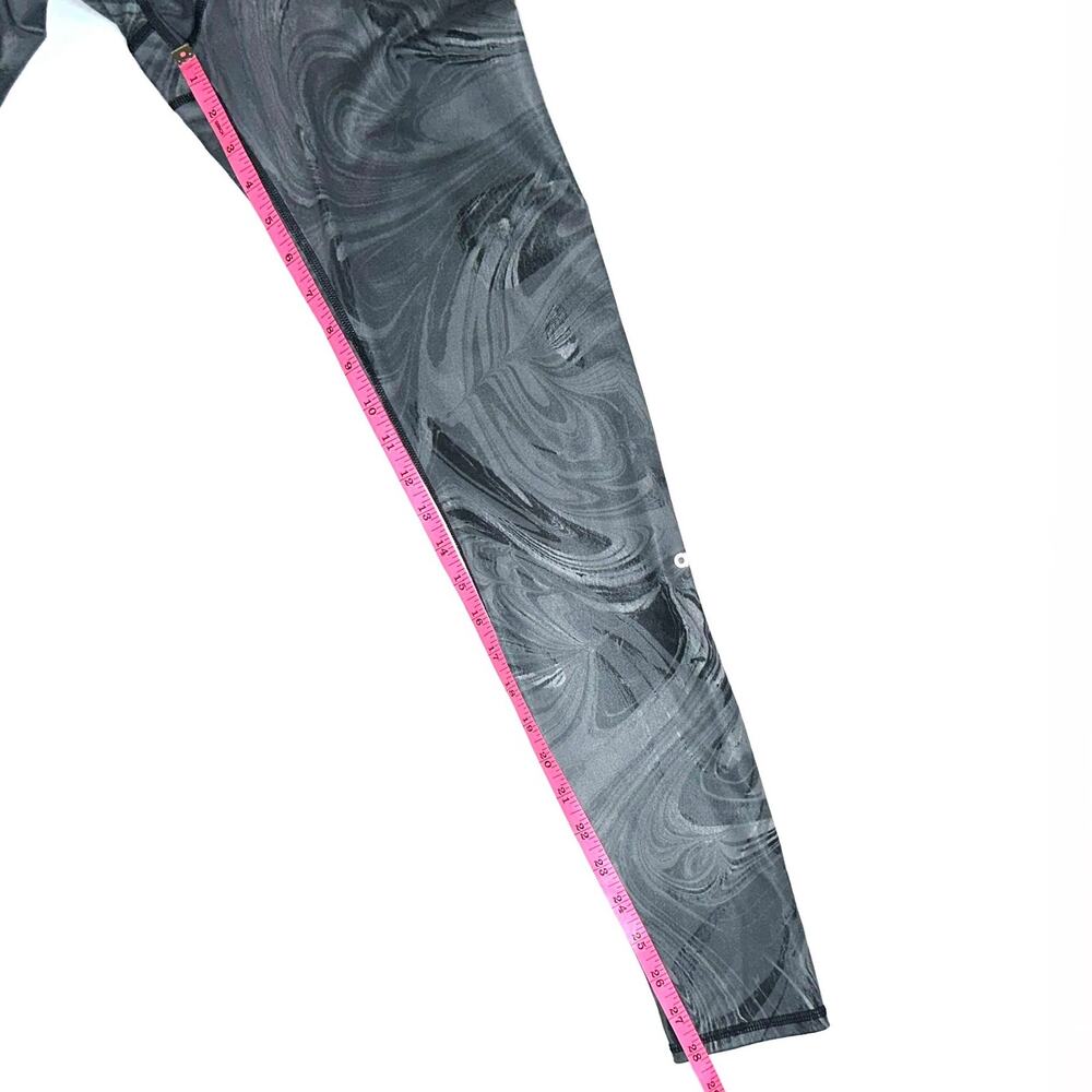 SOLD 💕Alo Yoga Women’s Airbrush Legging in Black Marble Size Small - Picture 15 of 15